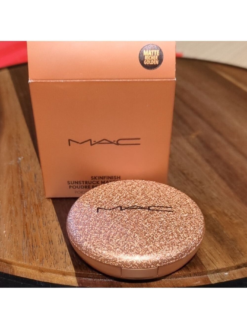 MAC Skinfinish Sunstruck Matte Bronzer in the shade Matte Richer Golden.